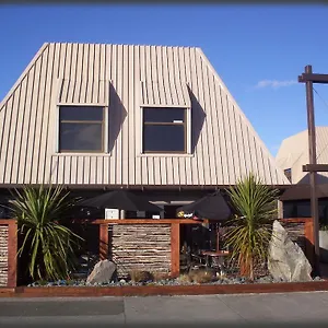  Hostel Urban Retreat Backpackers